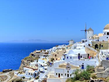 Гърция отваря границите си за туристи до 1 юли
