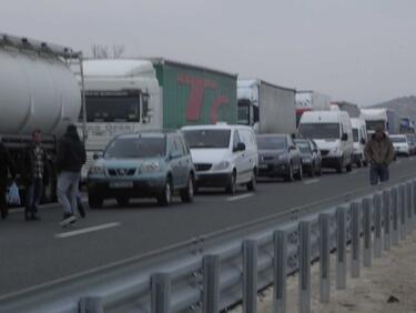 ТИР-ове отново запушиха границата към Гърция