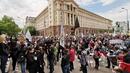 Протестиращите развяха спасеното знаме от „Росенец“ (ВИДЕО)