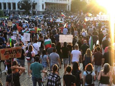 Протестиращите затварят 7 точки в столицата 