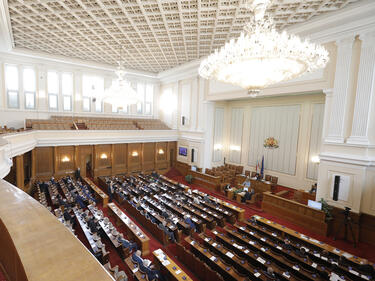 Провал на извънредното заседание на парламента