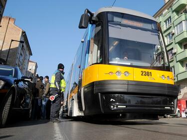 Трамвай удари човек в столицата