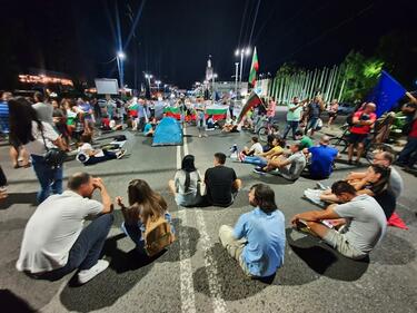 Напрежение между протестиращи и полицаи снощи в Пловдив