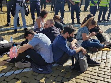 46-и ден антиправителствени протести, остават блокадите в София
