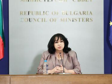 Министър Петкова: Чуваме исканията на хората
