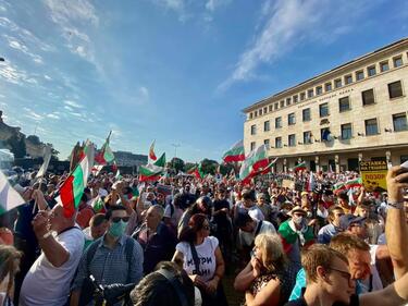 Свикване на ВНС и конституционни промени поискаха протестиращите тази вечер