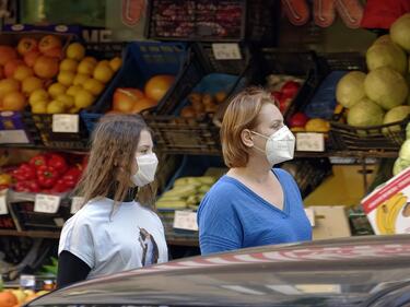 Веригите: Човек без маска в магазин няма да влезе