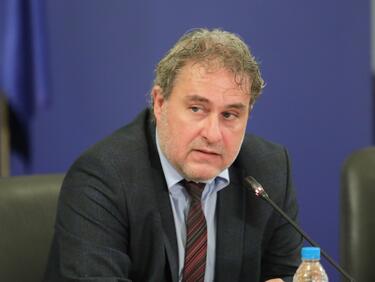Банов: Театри и опери няма да се затварят
