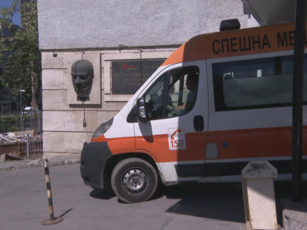 10 души с рани от бомбички са преминали снощи през "Пирогов", 3-годишно дете е оперирано след бой
