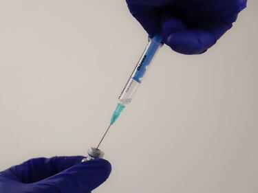Германският здравен министър не препоръчва ваксината на AstraZeneca на възрастни