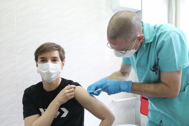 Третата фаза на ваксинацията срещу К-19 почна от Пирогов
