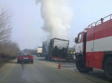 Горящ камион блокира трафика през „Шипка“