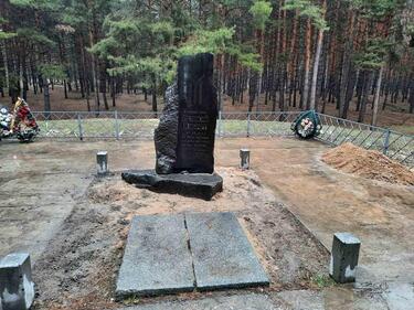Външно: Възстановява се поруганият паметник на хан Кубрат в Украйна