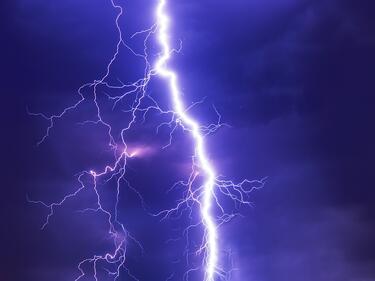 EVN България напомня съвети за безопасност в случаи на гръмотевични бури