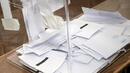 Раздават изборните книжа и разпределят машините за вота
