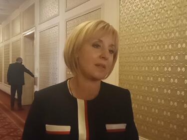 Манолова свиква първото заседание на Комисията по ревизия