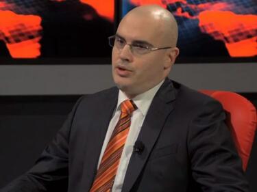 Три сигнала за плагиатство срещу кандидат-министъра Петър Илиев са изпратени до СУ