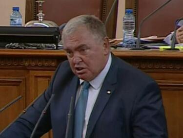 Депутат от БСП се разплака на парламентарната трибуна
