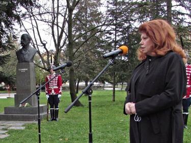 Йотова даде да се разбере, че с Радев отиват към втори мандат, издигнати от инициативен комитет