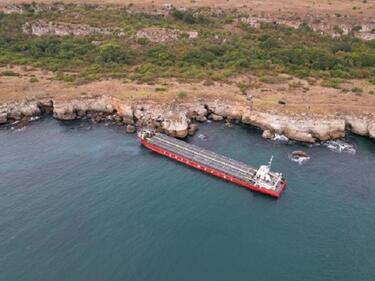 Екипажът на заседналия край местността Яйлата товарен кораб "Вера Су" днес ще бъде свален на сушата и разпитан