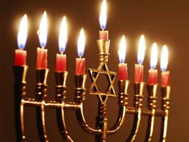 Евреите празнуват най-светлия си празник Ханука
