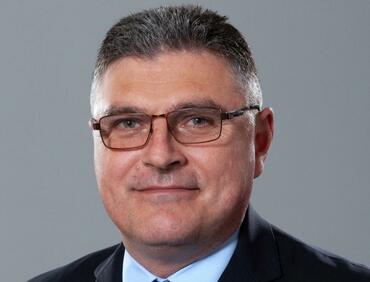 Служебният министър на отбраната става посланик в САЩ