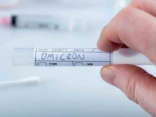 Пациентите, заразени с варианта на Covid-19 Омикрон, често се оплакват