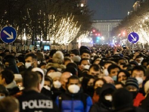Хиляди демонстранти организираха протести в Германия срещу ограниченията наложени заради