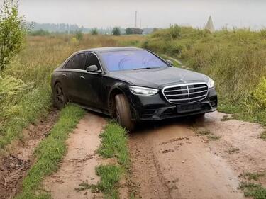 Руснаци изпробваха новата S-Klasse на кален път (ВИДЕО)
