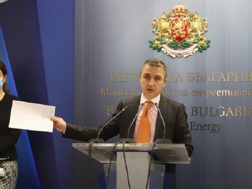 Енергийният министър Александър Николов даде извънреден брифинг Той коментира критиките