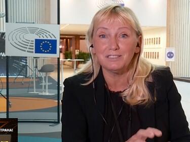 Европарламентът отказа да свали имунитета на Елена Йончева
