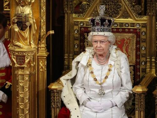 Кралица Елизабет II е с коронавирус съобщава Би Би Си