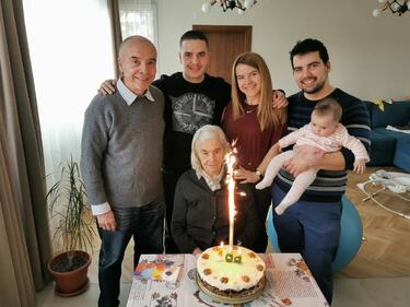 Мангъров отпразнува 100-годишния юбилей на своята майка