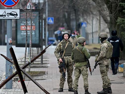 Градските власти в Киев въведоха комендантски час от днес съобщи