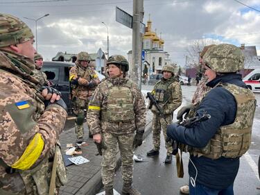 Европа стои и просто чака смъртта, а в това време украинската нация роди легенда