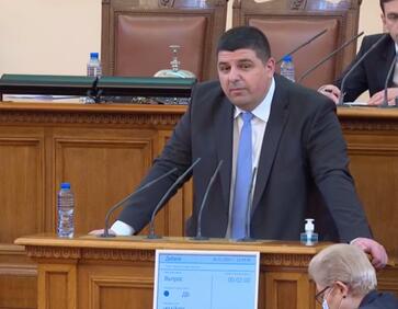 Депутатът Ивайло Мирчев отиде в Одеса, занесе термо облекла и засне страшни картини