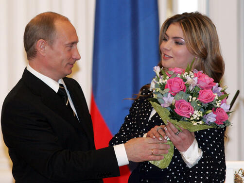 Любовницата на руския президент Владимир Путин Алина Кабаева е изправена