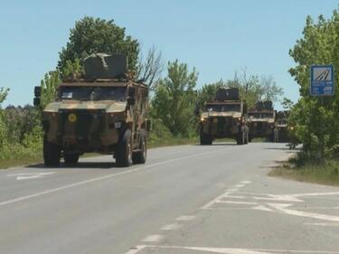 Военна техника и хеликоптери днес преминават и кръжат из България