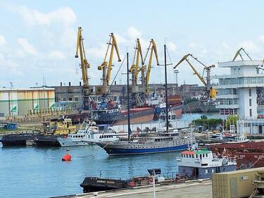 Забраната руски кораби да акостират в България влезе в сила
