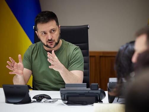12 души посещават украинския президент в тайното скривалище С президента
