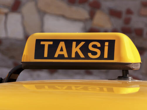 Таксиджия зареди служебния си автомобил с гориво след което е напуснал