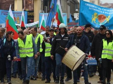 Полицаи и надзиратели - пак на протест