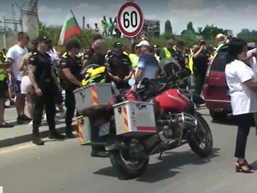 Превозвачите прекратиха протеста си пред ГКПП „Капитан Андреево” (ВИДЕО)