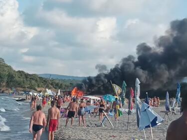 Изгоря последният бар на плажа в Китен (ВИДЕО)