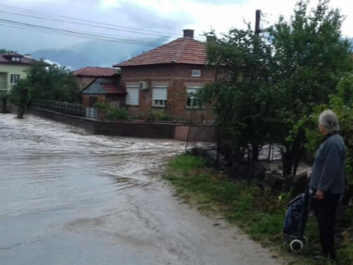 Втора приливна вълна заля около 11 30 часа село Каравелово което