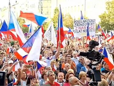 Над 100 000 в Прага на протест срещу скъпите горива и ток