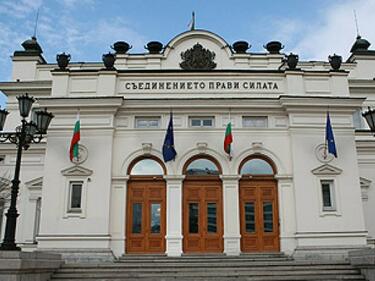 Комисиите в НС одобриха поотделно прeдложенията на ГЕРБ и ДБ за оръжие за Украйна

