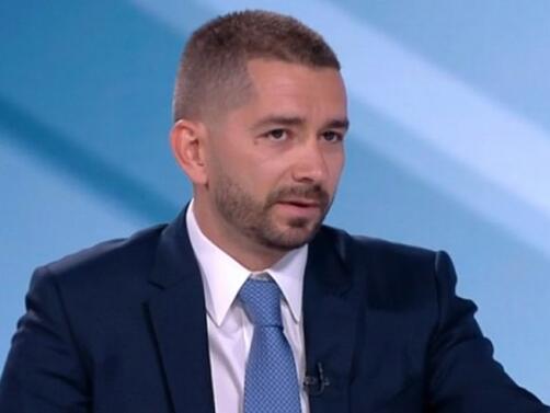 Политологът Слави Василев изказа мнение в ефира на БНР, че