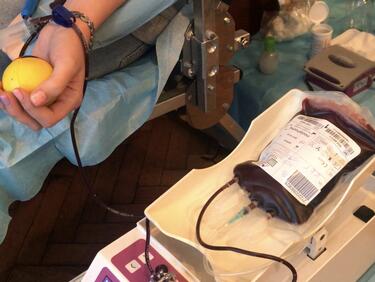 Свещеници дариха кръв в центъра на ВМА
