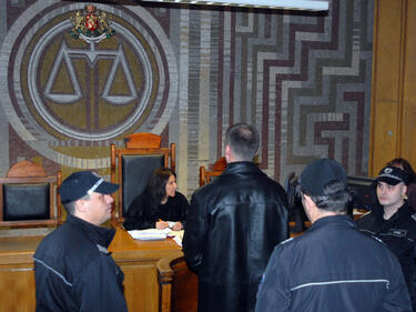 Свидетелка по делото срещу Енимехмедов припадна в съдебната зала